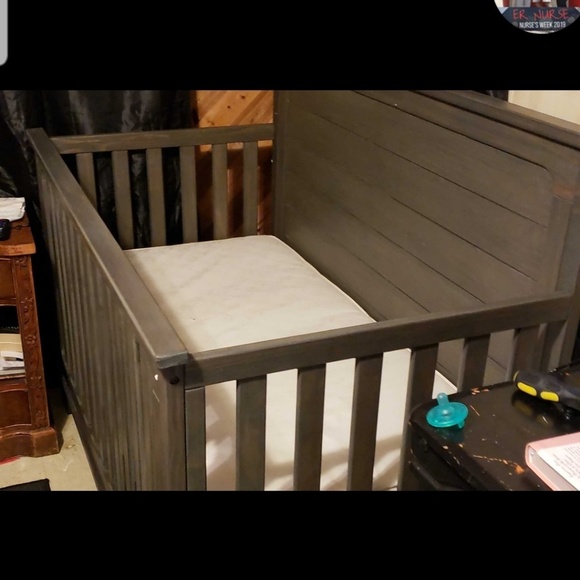 A cribe - Picture 2 of 4